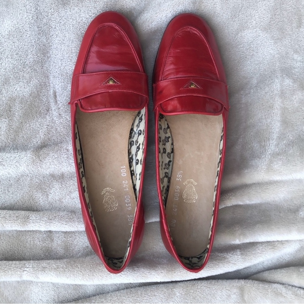 GUCCI Red Loafers in Soft Leather with Gold Accents